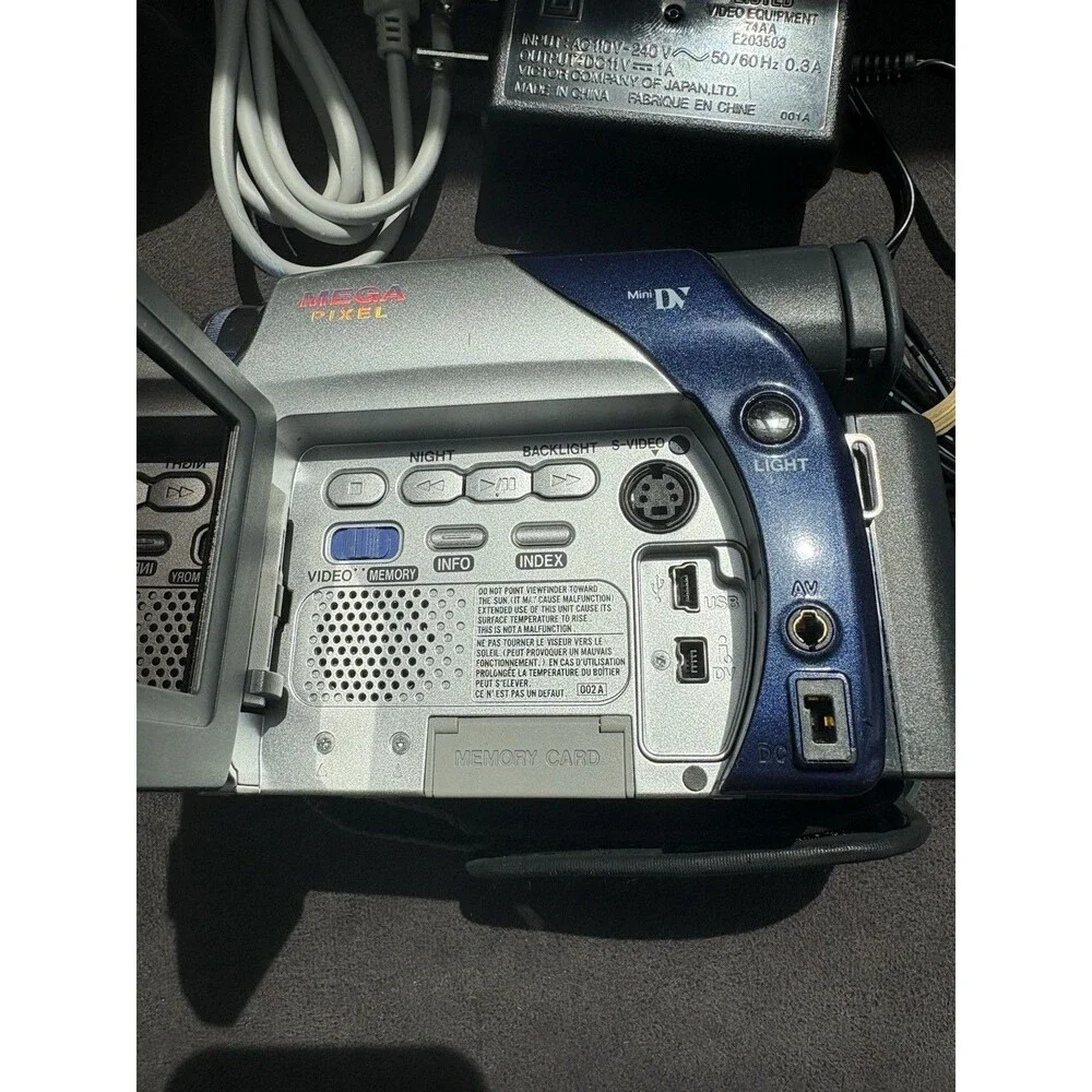 JVC GR-D93U MiniDV Digital Camcorder Bundle Tested Working w/ Bag Batteries